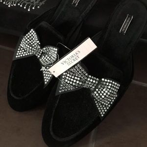 NWT Victoria’s Secret Velvet Slide Slipper